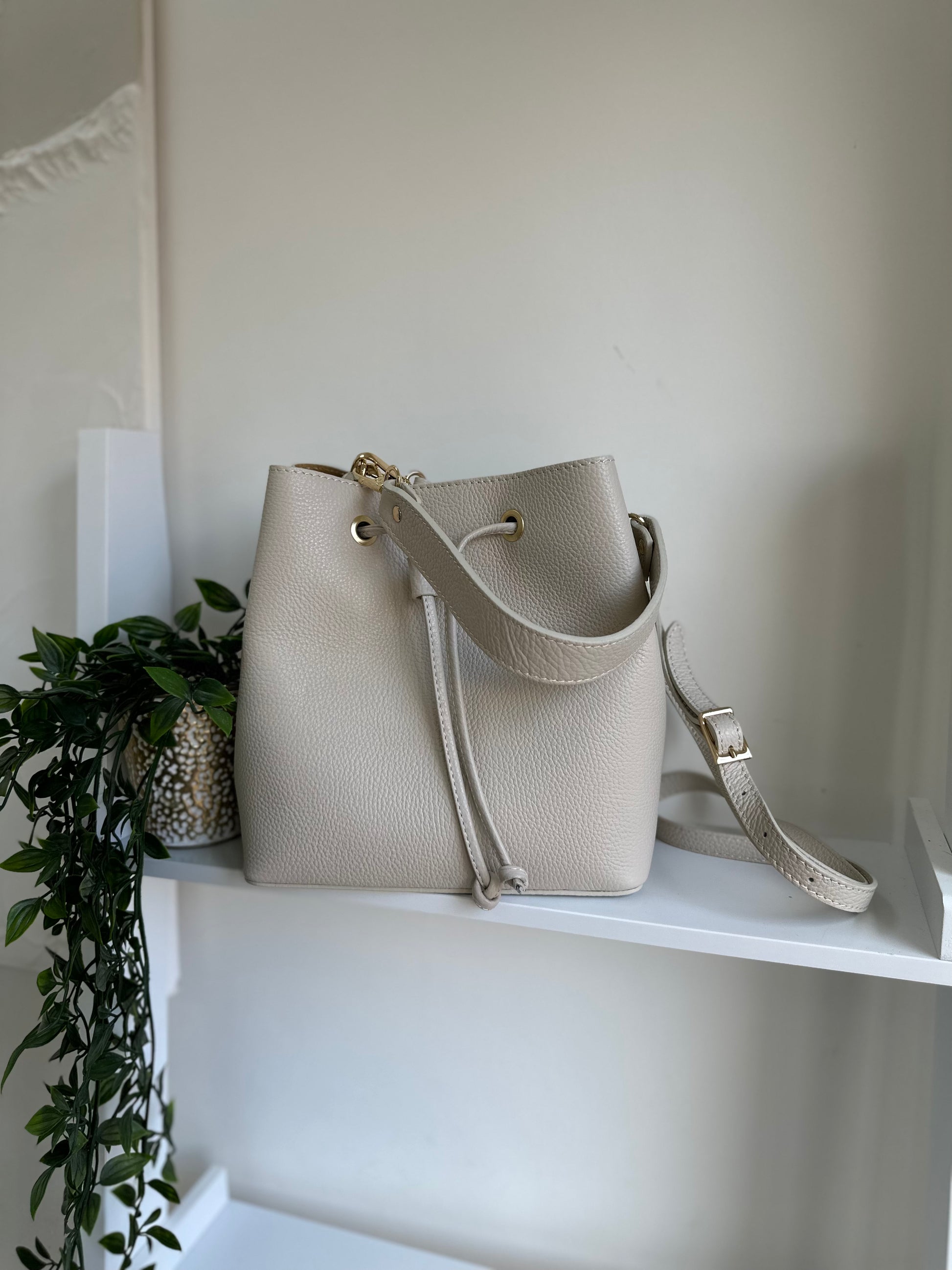 Elle bucket bag deals